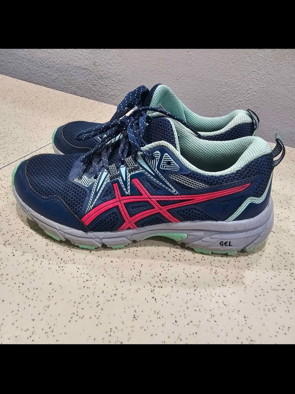 Asics gel venture 8 youth size 5.5  running trail hiking slip resistant comfy